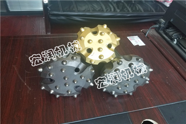 陜西護(hù)欄鉆孔機(jī)注意事項(xiàng)？宏潤