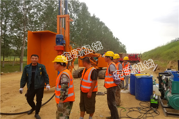 8米邊坡錨固鉆機棗莊施工現(xiàn)場
